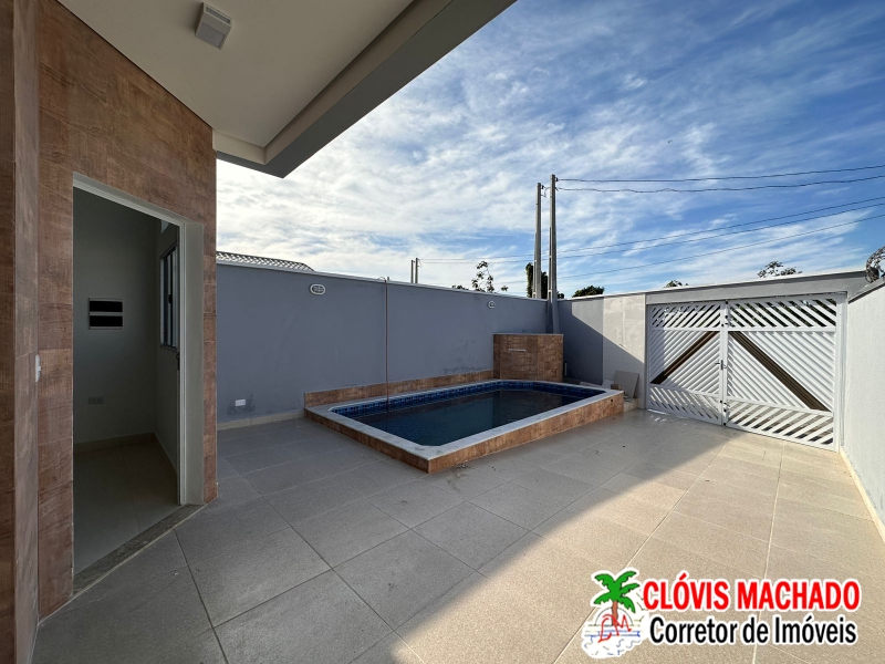 CASA COM PISCINA