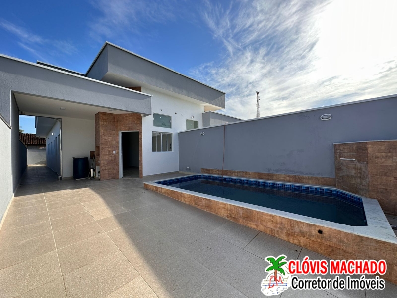 CASA COM PISCINA