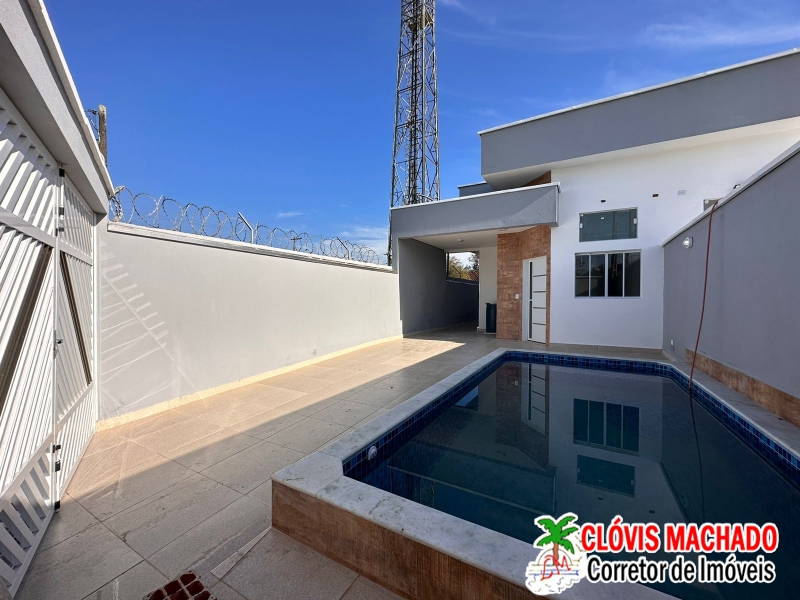 CASA COM PISCINA
