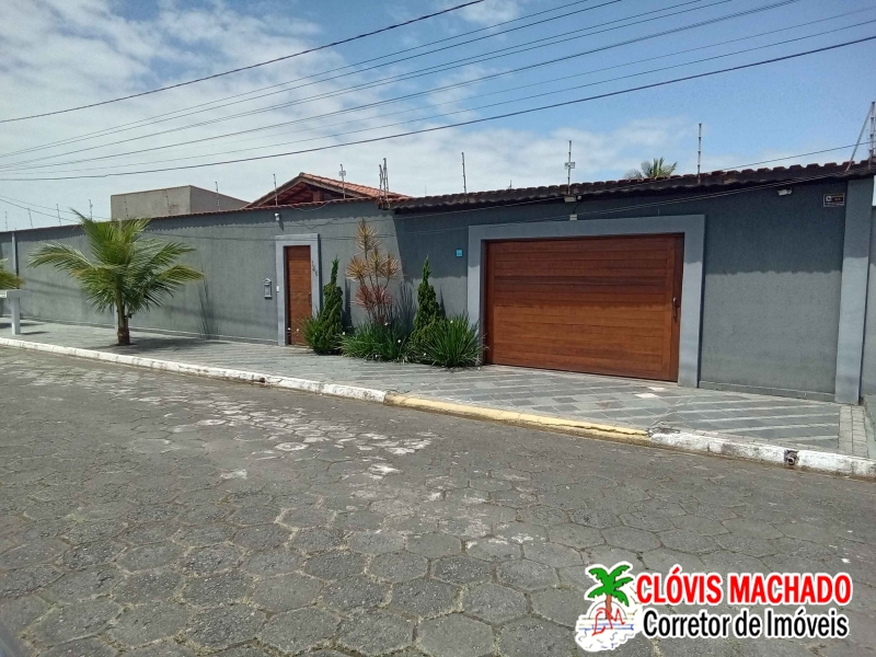 CASA ALTO PADRÃO COM PISCINA PROX PRAIA,TERRENO 500M²