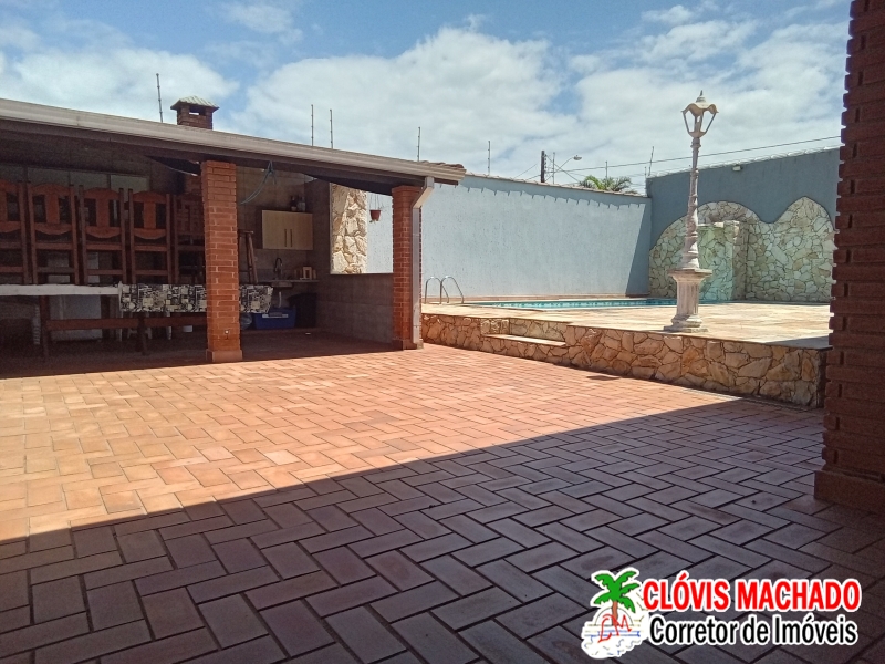 CASA ALTO PADRÃO COM PISCINA PROX PRAIA,TERRENO 500M²