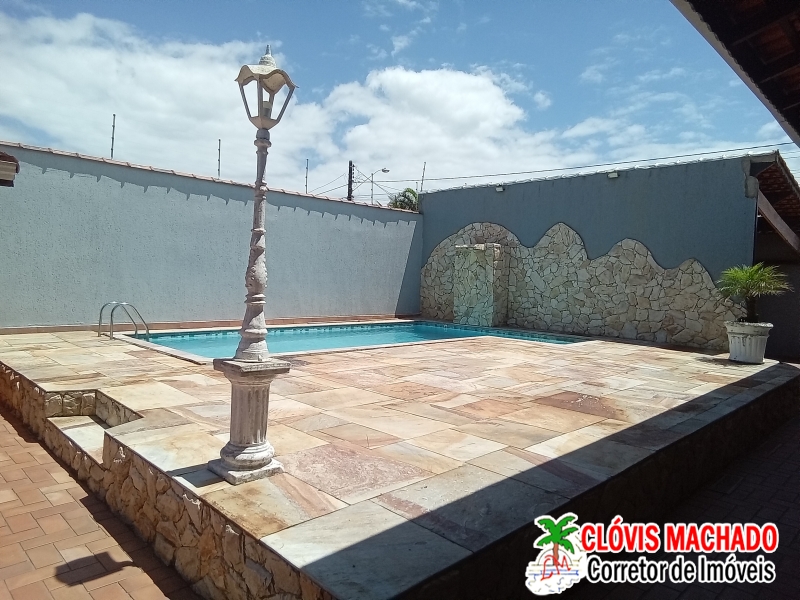 CASA ALTO PADRÃO COM PISCINA PROX PRAIA,TERRENO 500M²