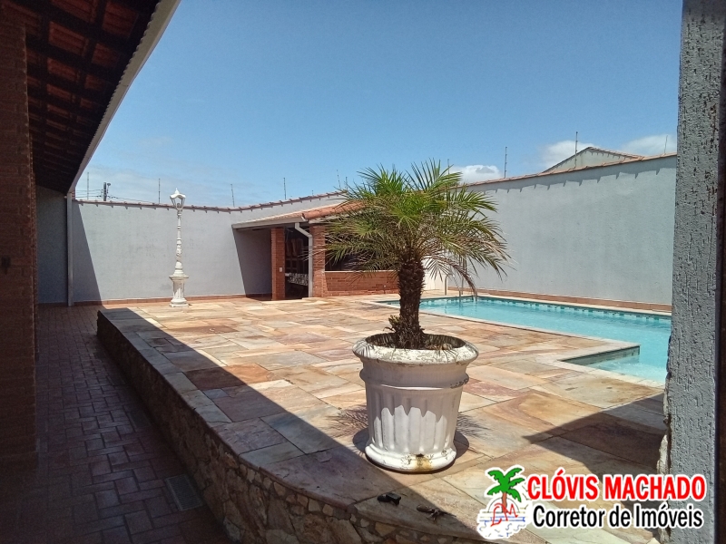 CASA ALTO PADRÃO COM PISCINA PROX PRAIA,TERRENO 500M²