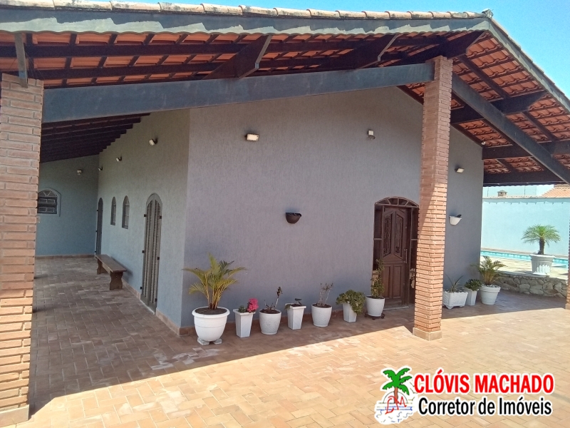 CASA ALTO PADRÃO COM PISCINA PROX PRAIA,TERRENO 500M²