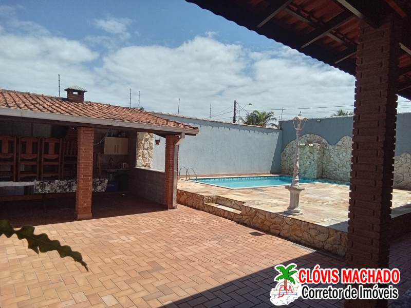 CASA ALTO PADRÃO COM PISCINA PROX PRAIA,TERRENO 500M²