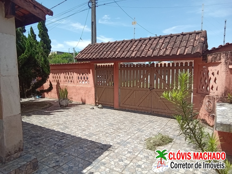 CASAS COM PISCINA, TERRENO COM 500M²