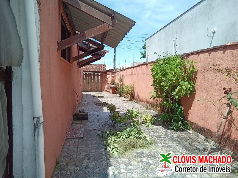 CASAS COM PISCINA, TERRENO COM 500M²
