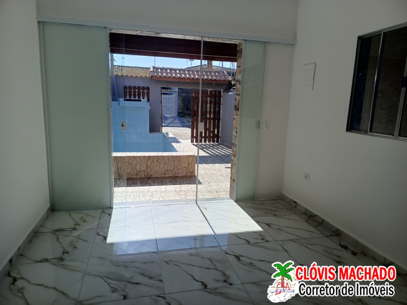 CASA SANTA JULIA, RUA PAVIMENTADA, COM PISCINA