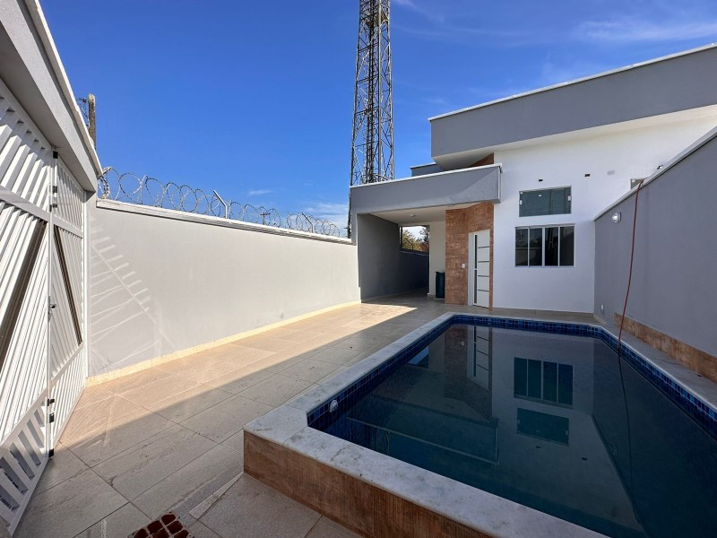 CASA COM PISCINA