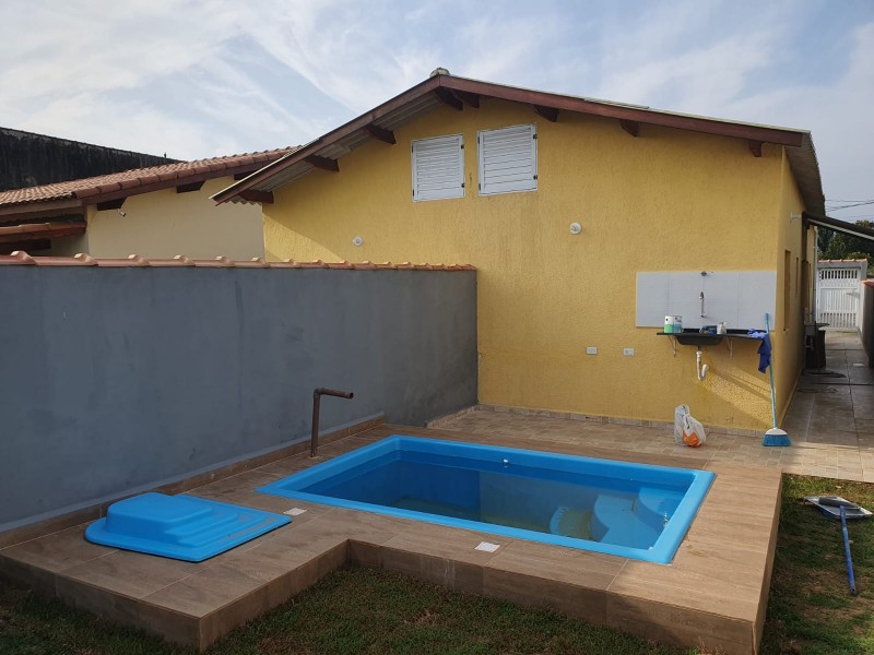 CASA COM PISCINA 