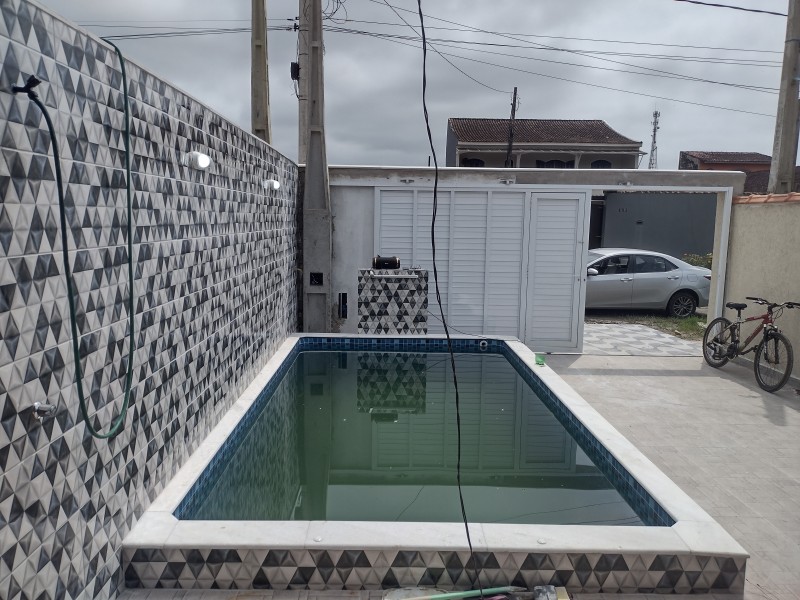 CASA COM PISCINA 