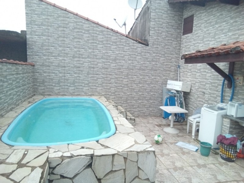 Casa com piscina 