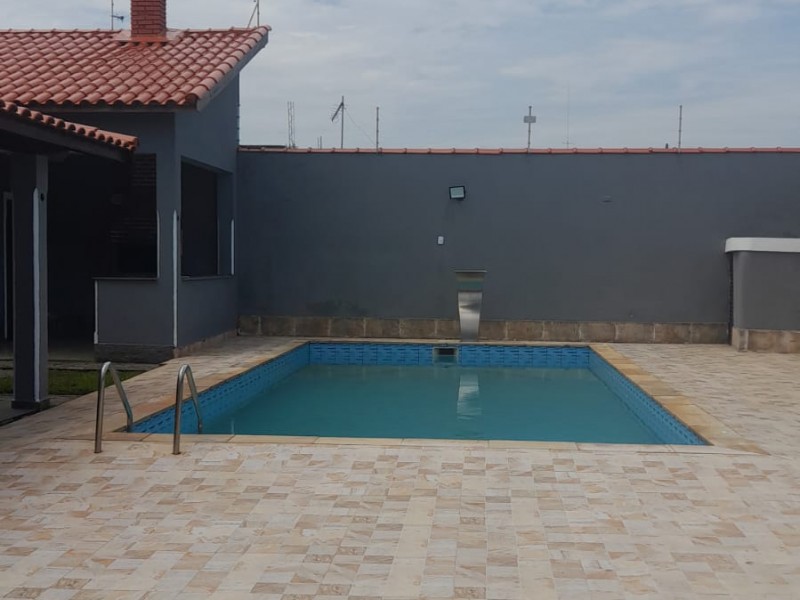 CASA COM PISCINA 