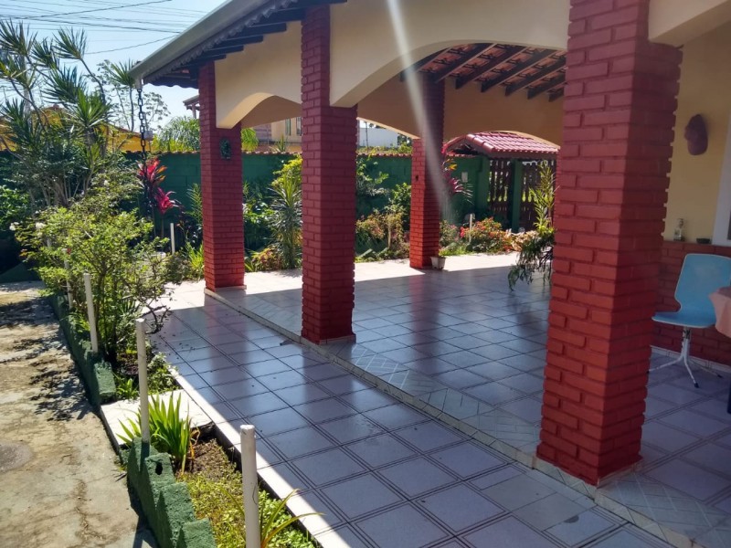 TERRENO COM 500M², 2 CASAS