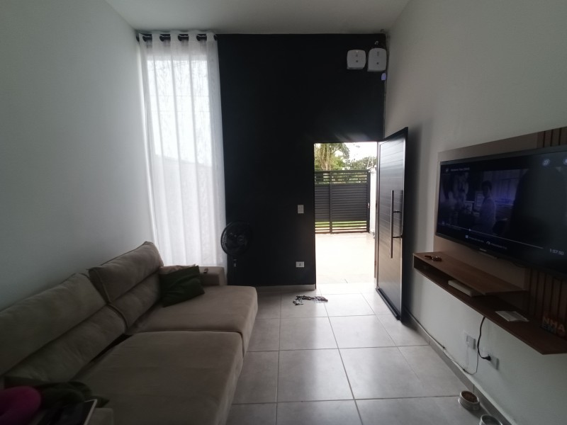LINDA CASA COM PISCINA, ALGUMAS MOBILIAS, A 50M DO ASFALTO
